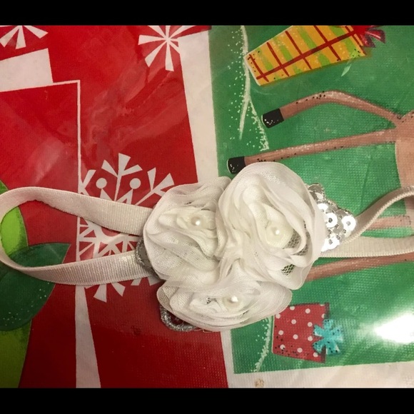 Pearly 🌺 Sequin Ruffle Infant Headband - Picture 4 of 4